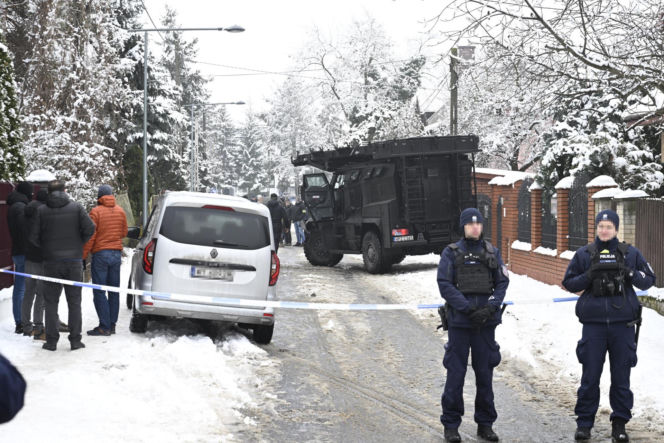 Zwłoki małżeństwa na Targówku. Świadkowie o szturmie antyterrorystów: "W życiu czegoś takiego nie widziałem"