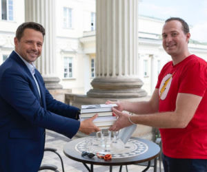 Trzaskowski nie szczędzi grosza w tej kwestii. Robi TO od lat