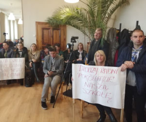 Rodzice protestują przeciwko zmianom w ich szkole
