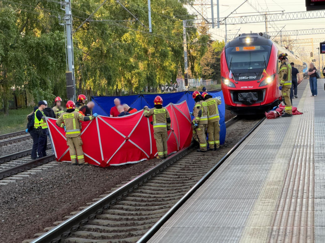 W kominiarkach wspinają się na pociągi i nagrywają. PKP ostrzega. Śmiertelny trend dotarł do Polski
