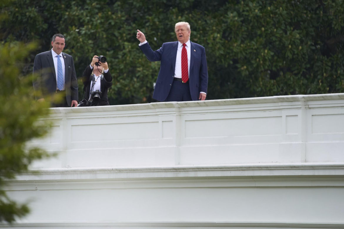Trump wszedł na dach Białego Domu! Mówił o broni nuklearnej