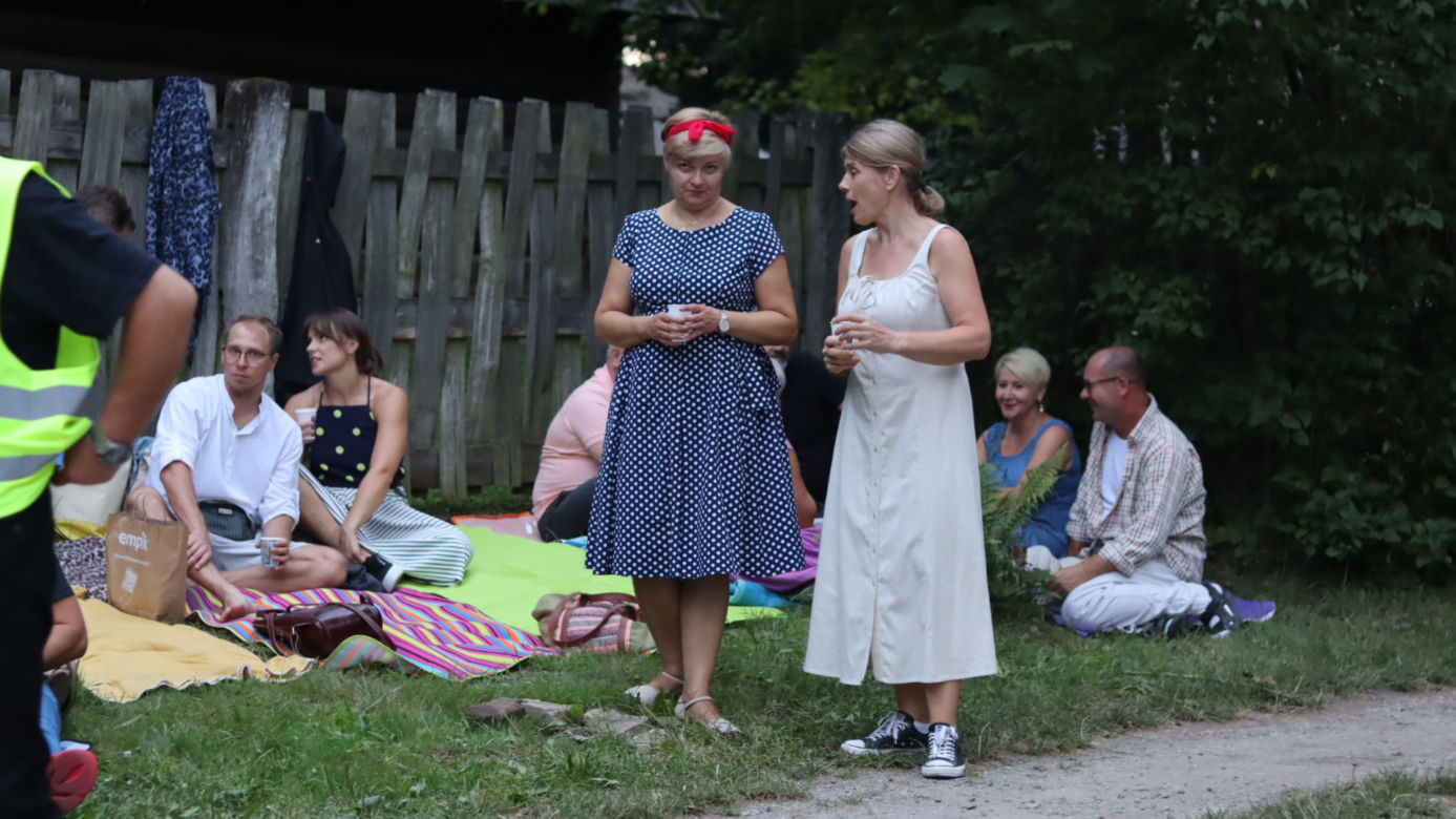 Wirują warkocze i wstążeczki. Tak bawili się lublinianie na potańcówce w skansenie!