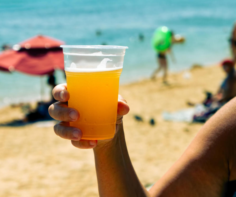 Pijesz alkohol w upał? To może się źle skończyć