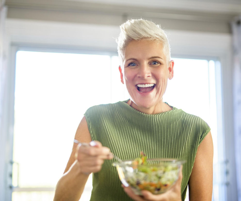 Te produkty mogą łagodzić objawy menopauzy. Naukowcy wskazują konkretne składniki diety