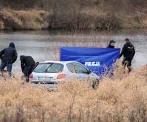 Kraków. Z Wisły wyłowiono samochód z ciałem mężczyzny
