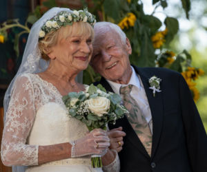Małgorzata Rożniatowska w wieku 75 lat założyła suknię ślubną