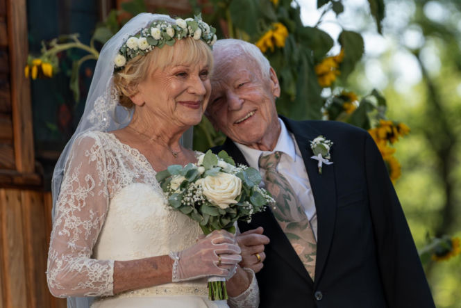 Małgorzata Rożniatowska w wieku 75 lat założyła suknię ślubną