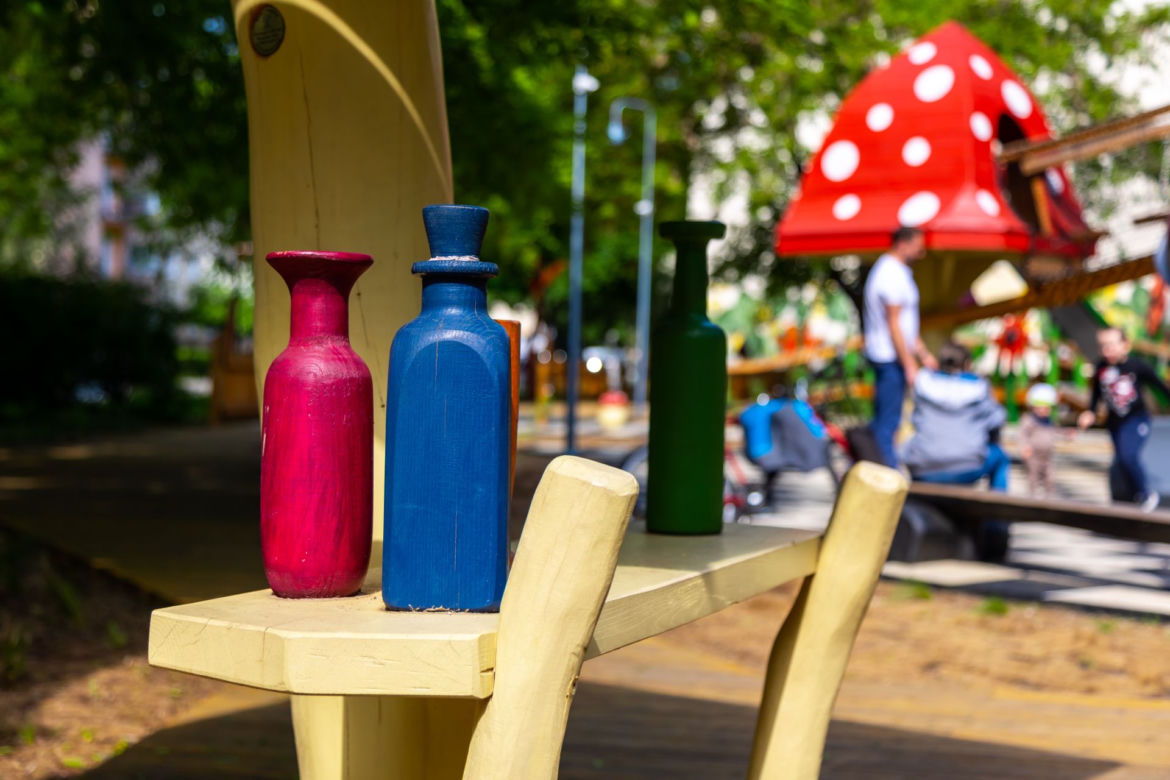 Plac zabaw inspirowany Alicją w krainie czarów
