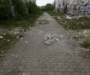 „Czarnobyl” Warszawy zniknie z mapy. „Smród, fetor i grzyb”. Tak wyglądało życie w „13 dzielnicy”
