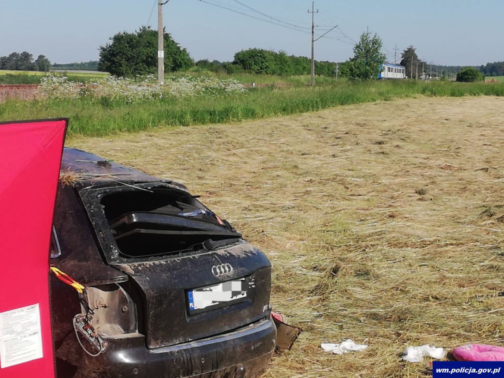Nidzica - Waplewo. Tragiczny wypadek na przejeździe kolejowym. Nie żyje kierowca samochodu