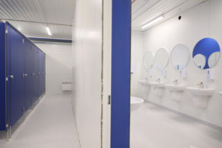 Lotnisko w namiocie. W Modlinie otwarto nowy terminal