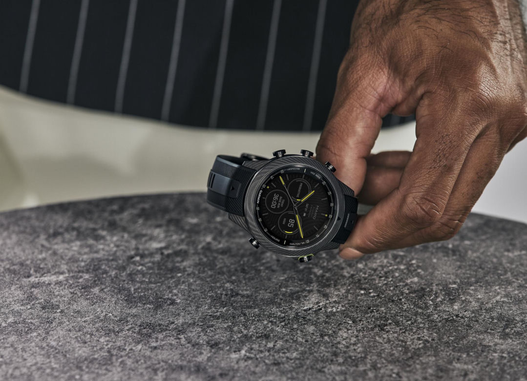 Garmin MARQ Carbon collection