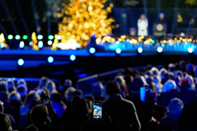 Melania Trump zapaliła choinkę przed Białym Domem! Podoba Ci się?