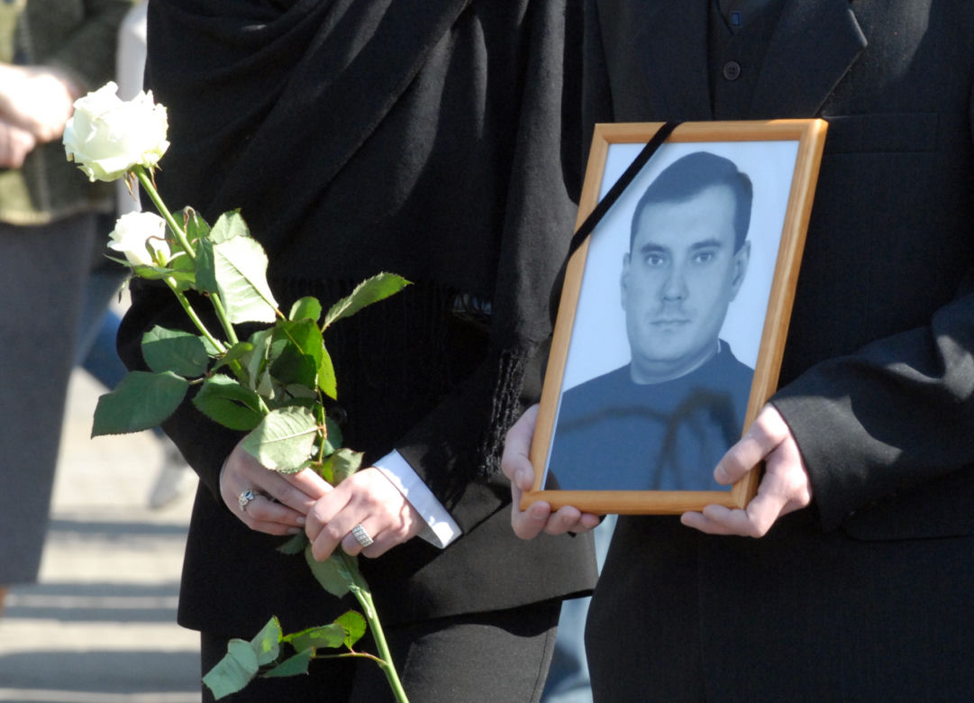 Koszmarna strzelanina w Sieradzu. Strażnik więzienny zabił trzech policjantów. Mija 15 lat od tragedii 