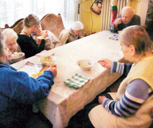 Więźniowie mają lepiej niż staruszki