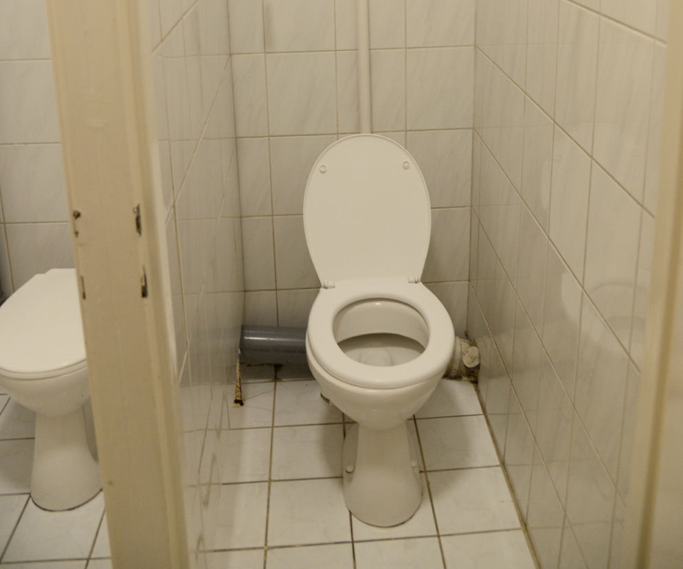 Brakuje papieru w szkolnych toaletach
