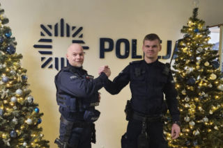 Dramatyczna akcja w Zielonej Górze. Policjanci uratowali kobietę mimo odwołanego zgłoszenia