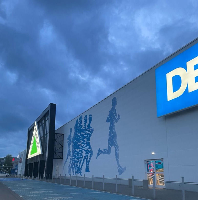 Tak wygląda teren wokół dawnego Tesco. Zobacz co się zmieniło
