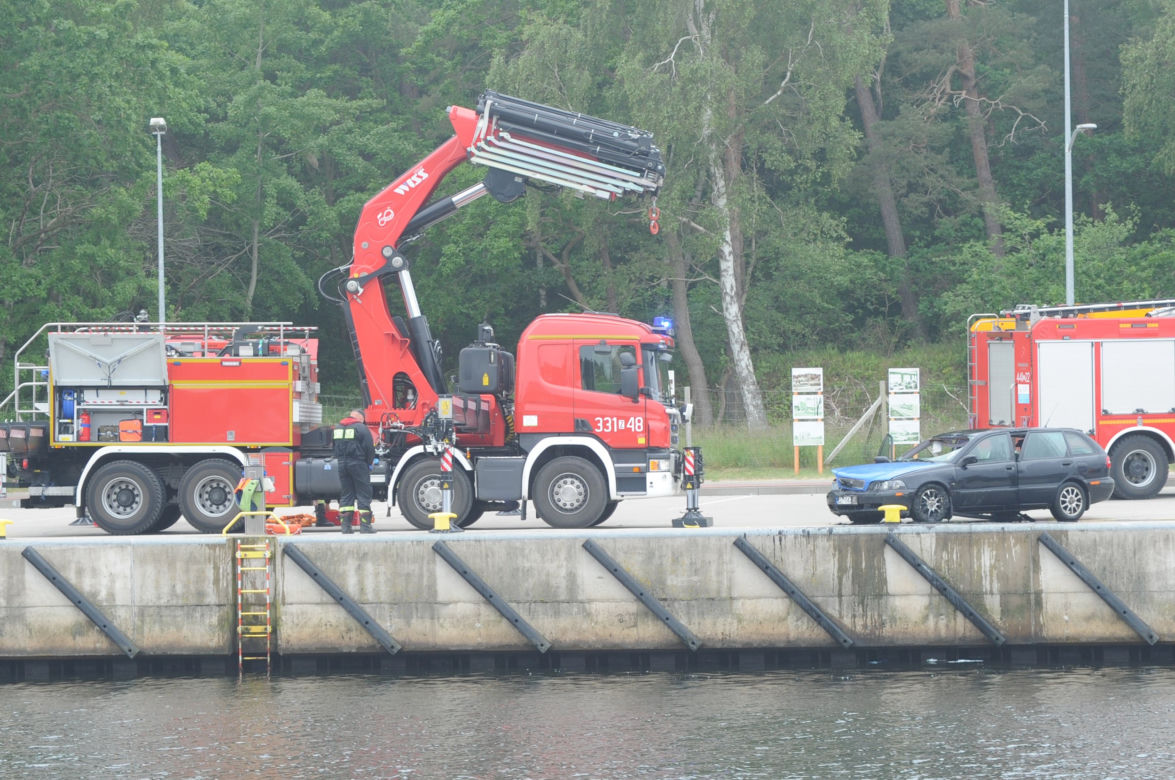 Auto w kanale portowym