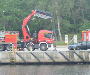 Auto w kanale portowym