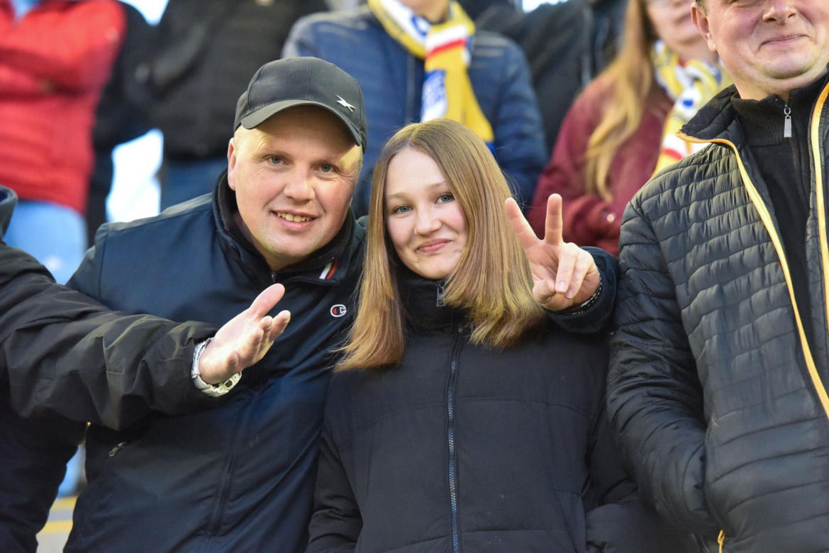PRES Grupa Dewloperska Toruń - Abramczyk Polonia Bydgoszcz, zdjęcia kibiców i zawodników z pożegnania Adriana Miedzińskiego