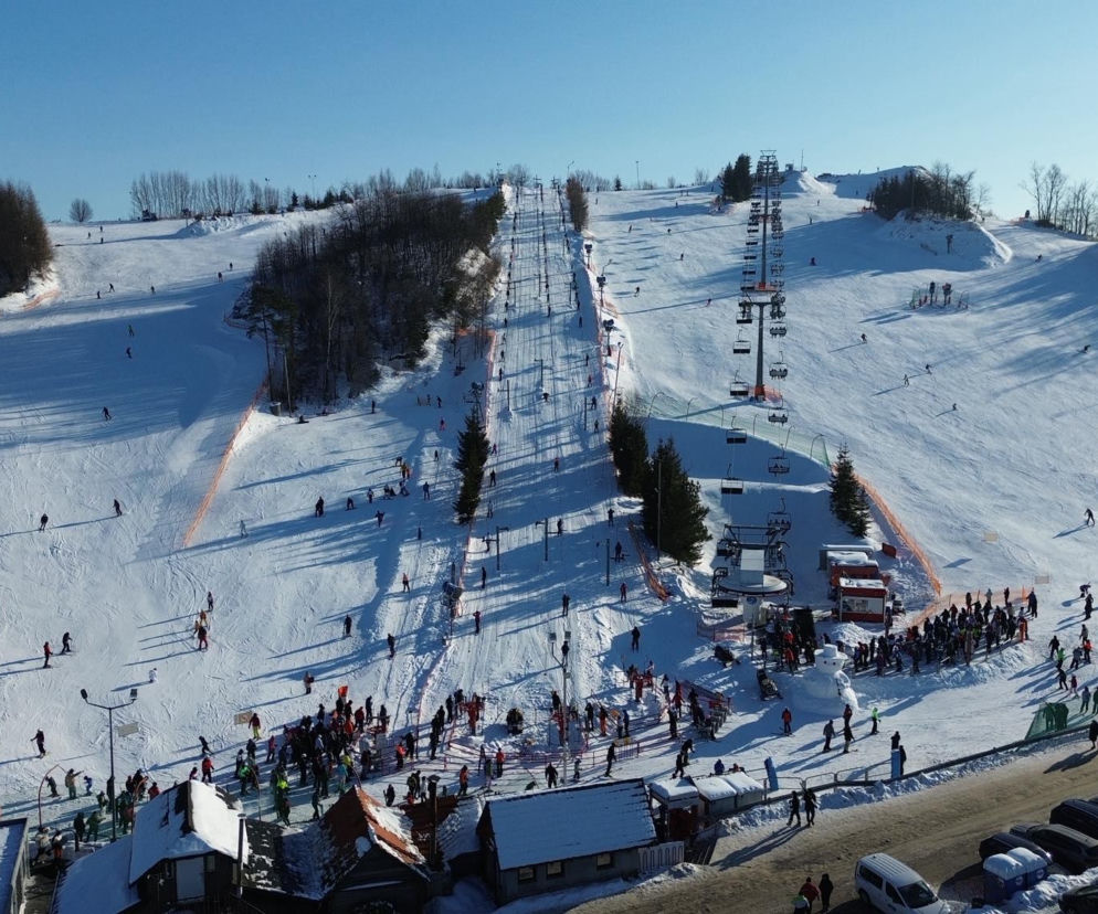 Nie musisz jechać w góry, żeby poczuć prawdziwą zimową frajdę. Narciarski Raj u Rzetelskiego zaprasza na ferie!