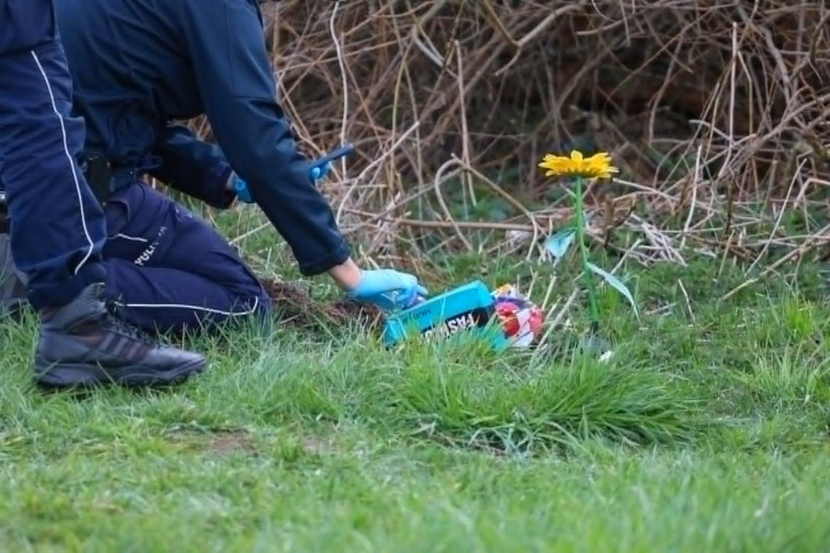 Makabryczne znalezisko w miejscu śmierci Mai z Mławy To znajdowało się w zakopanym pudełku