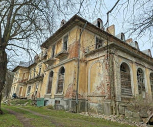 Kiedyś perła, dziś w ruinie. To nie jest zwykły pałac w Świętokrzyskiem (Pałac w Bałtowie)
