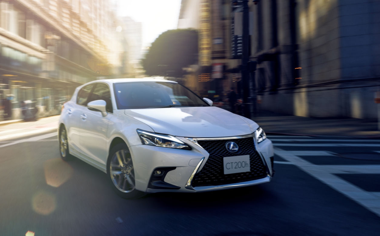 Lexus CT200h lifting 2018