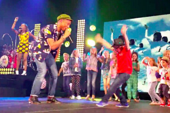 Pharrell Williams i Dylan na scenie