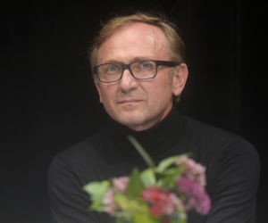 Tak na początku kariery wyglądał Andrzej Chyra. Dziś trudno go rozpoznać na starych zdjęciach