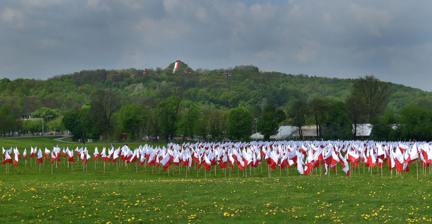 Kopiec widziany z Błoń, Dzień Flagi Rzeczypospolitej Polskiej, 2 maja 2019