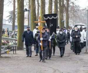 30 duchownych żegnało księdza samobójcę