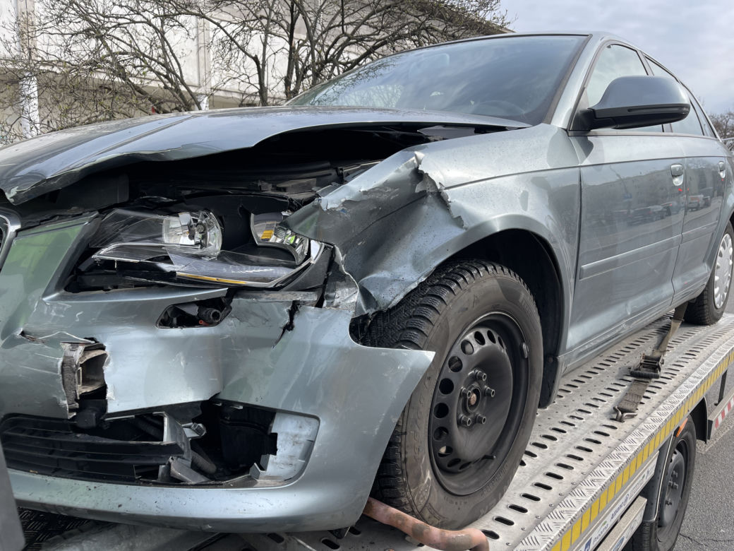 Wypadek samochodowy na Kamionku. Auto stanęło w płomieniach