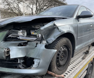 Wypadek samochodowy na Kamionku. Auto stanęło w płomieniach