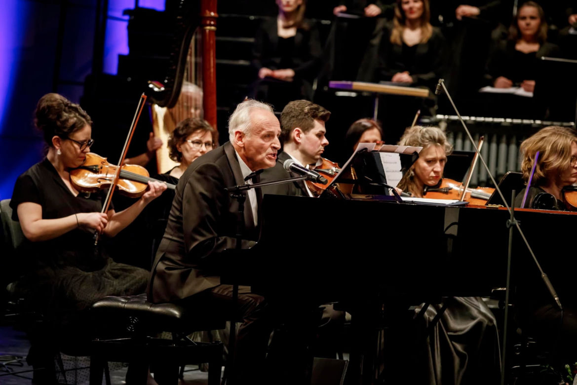 Krzesimir Dębski nie zaprosił żony i syna na wielki urodzinowy koncert!