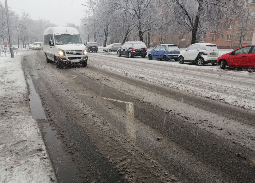 Śnieg zaskoczył Warszawę
