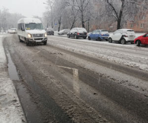 Śnieg zaskoczył Warszawę