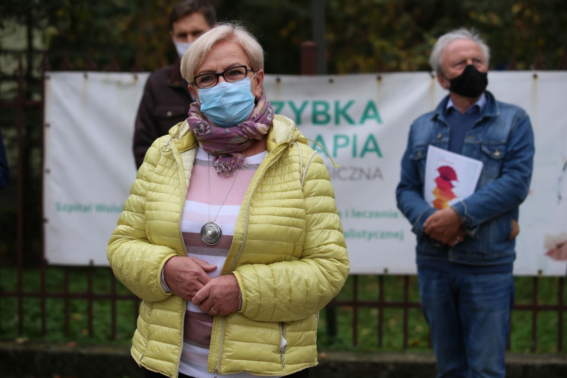 Seniorzy bronią oddziału geriatrycznego.