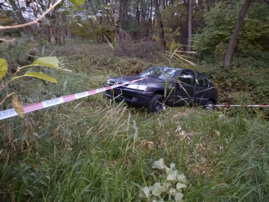 Tarnów. Kierowca zaparkował tuż nad potokiem. Co tam się stało?