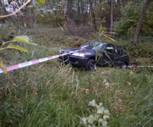 Tarnów. Kierowca zaparkował tuż nad potokiem. Co tam się stało?