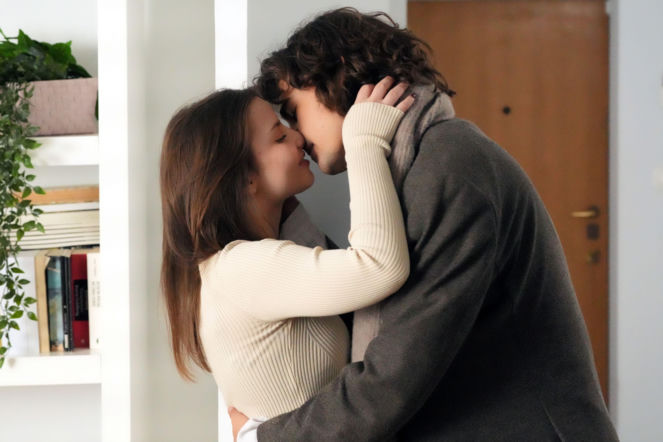 Barwy szczęścia, odcinki 3352-3356: Ewa łamie zasady i zaprasza do domu Romea pod nieobecność babci