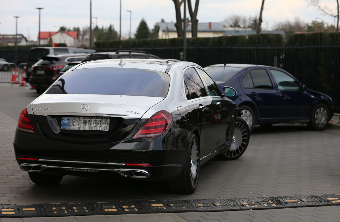Robert Lewandowski przyjechał Mercedesem-Maybachem na zgrupowanie kadry
