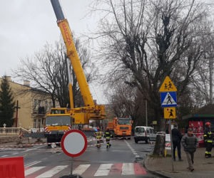Akcja strażaków z rzeszowskiej Specjalistycznej Grupy Ratownictwa Wysokościowego na 62-metrowej wieży kościoła Salezjanów w Przemyślu