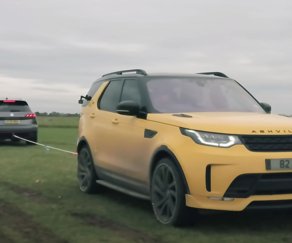 Przeciąganie liny - pojedynek Toyoty Land Cruiser, VW Touareg, Land Rover Discovery i Audi Q7