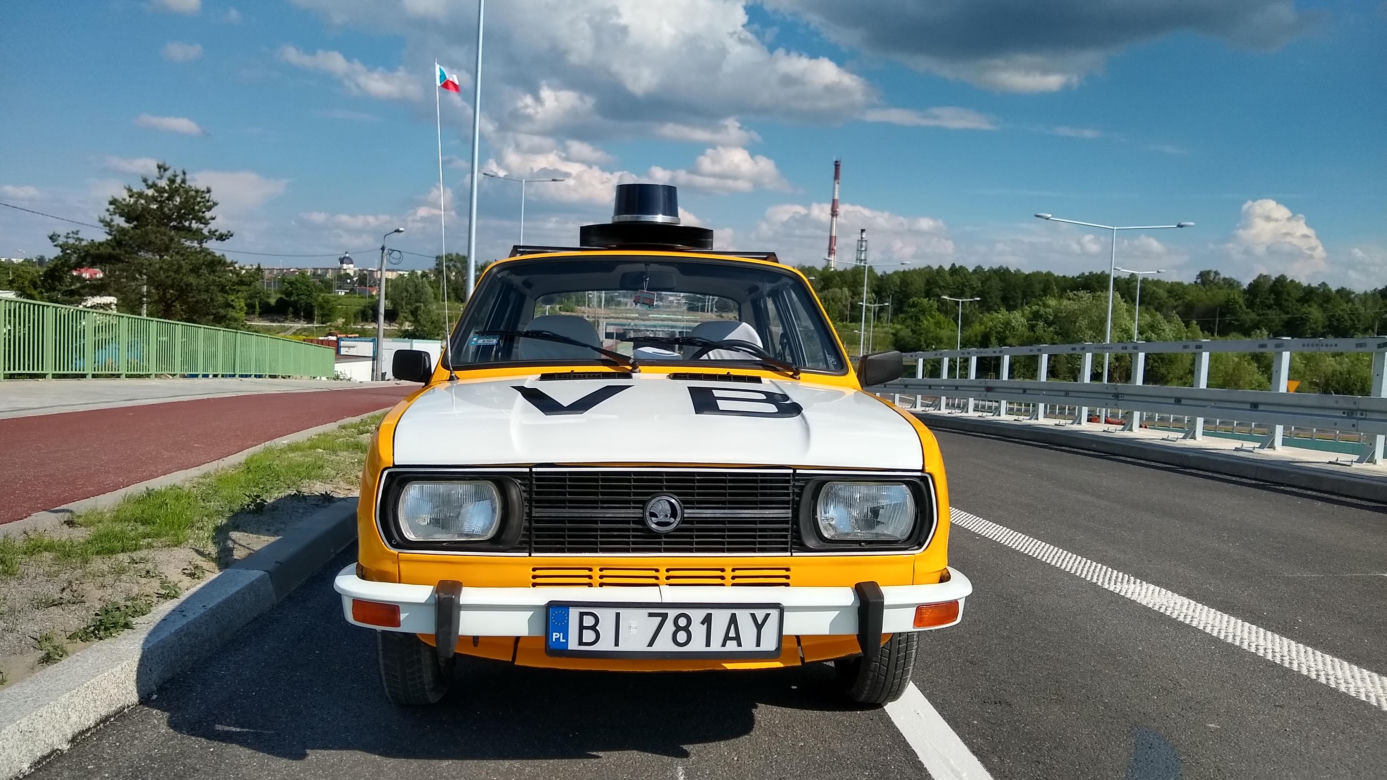 Białystok. Czeska milicja na ulicach miasta. To Skoda 120 L