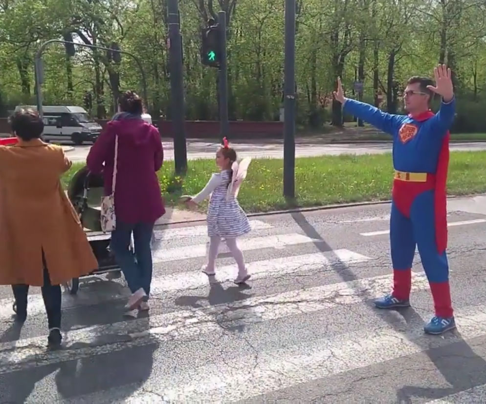 Superman na czele happeningu na pasach w centrum Łodzi!
