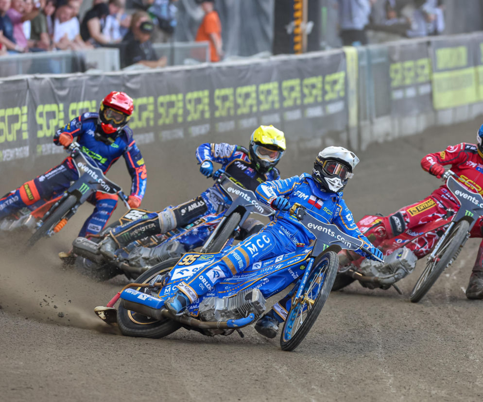 Bartosz Zmarzlik na czele wyścigu żużlowego. O transmisji IMP w Bydgoszczy przeczytasz na SE Supersport.