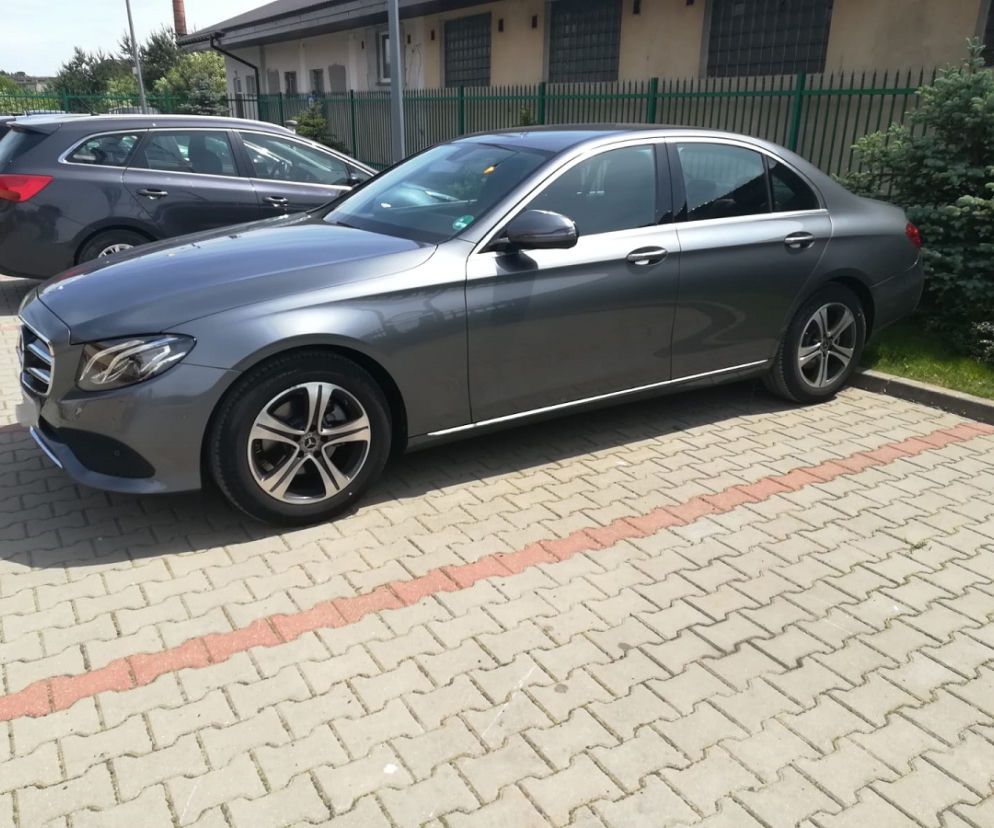Kradziony mercedes zatrzymany pod Augustowem. Rocznik: 2019