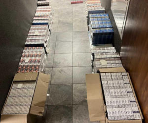 42-latek z powiatu siedleckiego przewoził nielegalne papierosy i próbował staranować policjanta